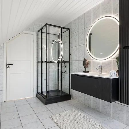 Sentral Og Fin Enebolig I * Lillestrøm