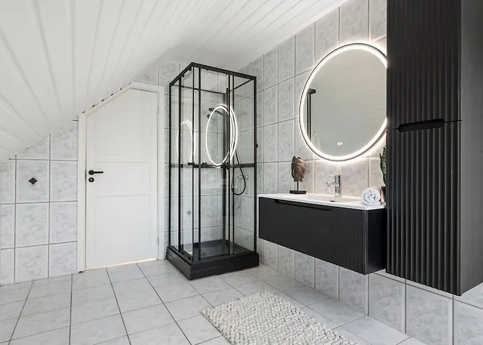 Sentral Og Fin Enebolig I * Lillestrøm