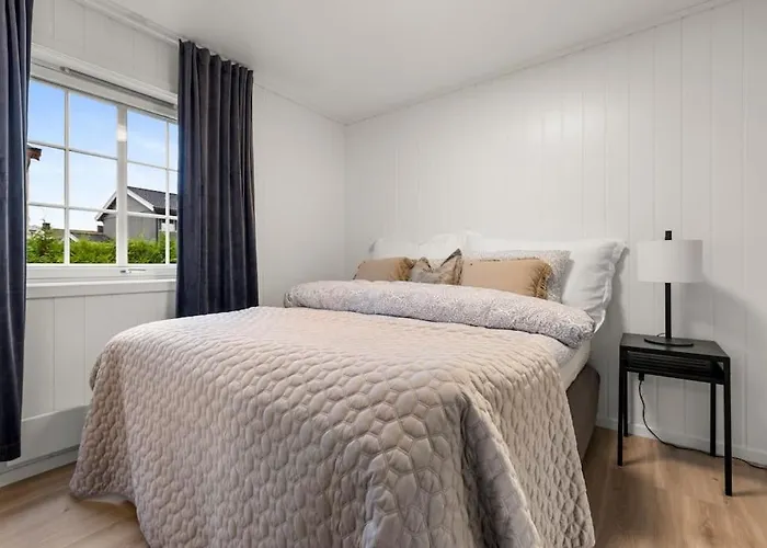 Villa Sentral Og Fin Enebolig I *