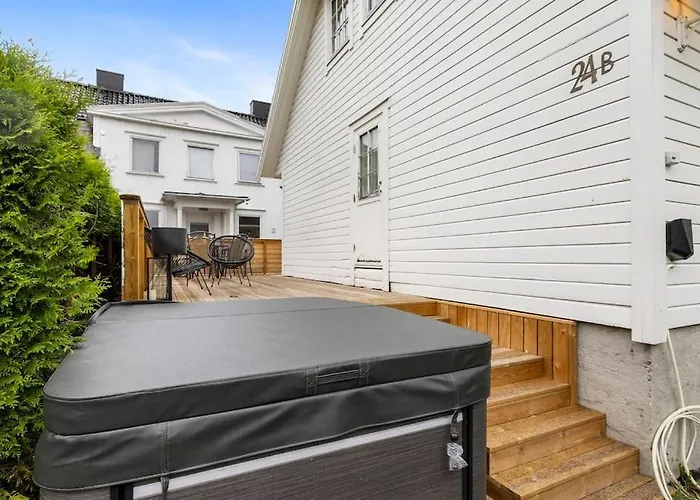 Sentral Og Fin Enebolig I