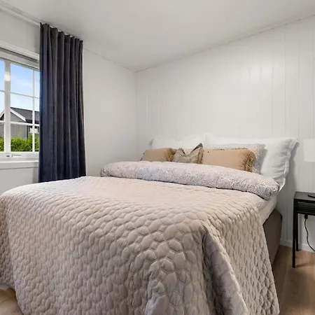 Villa Sentral Og Fin Enebolig I *