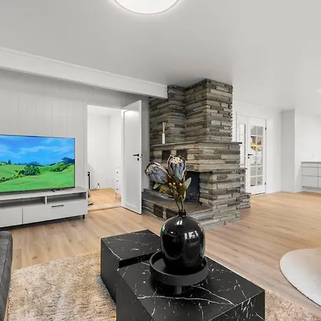Sentral Og Fin Enebolig I Villa Lillestrøm